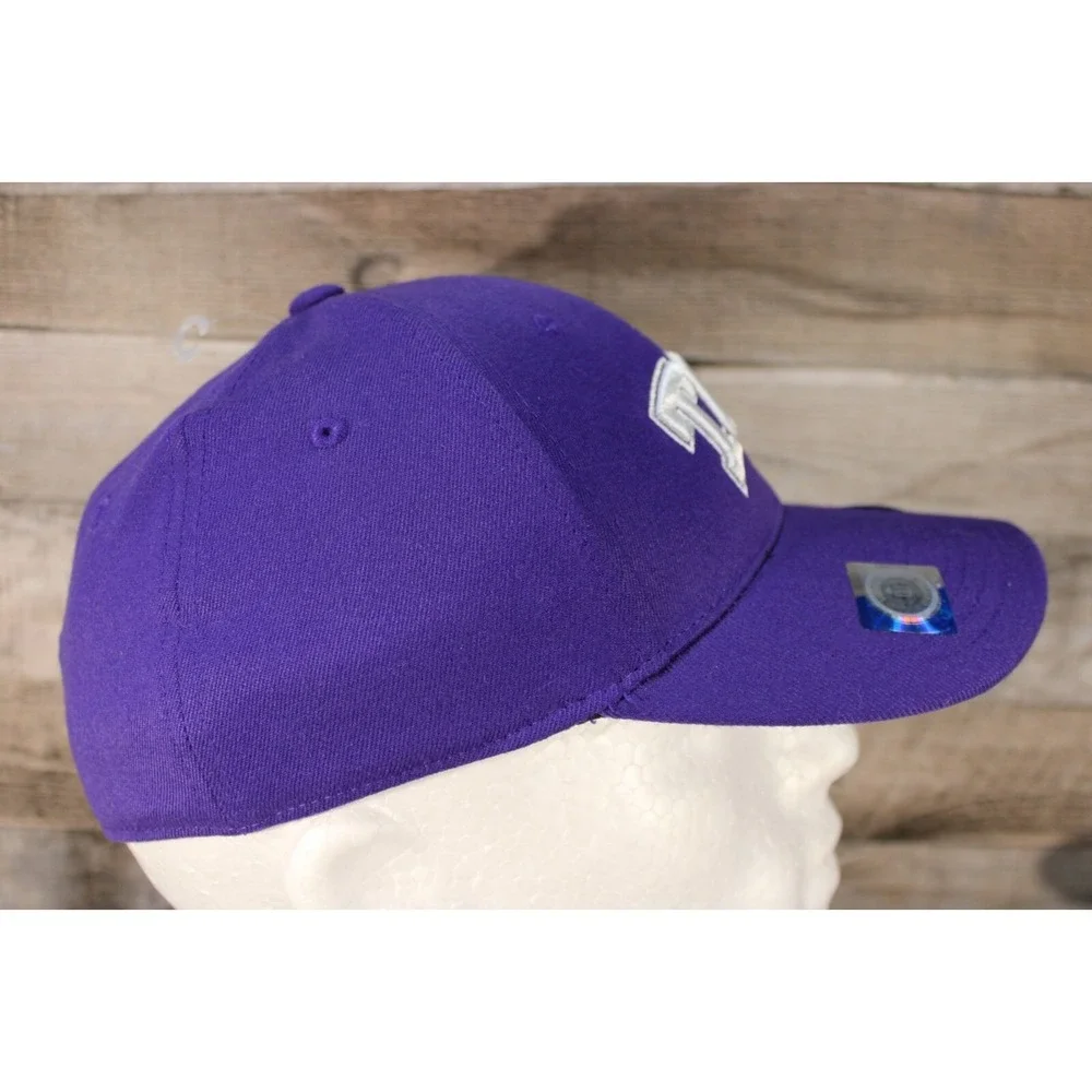 NWT Top‎ of the World TCU University Fitted Hat Size M/L Purple